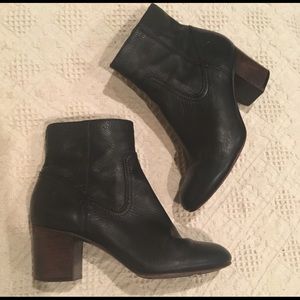 Frye Black Ankle Boots 7.5 inside zip chunky heel